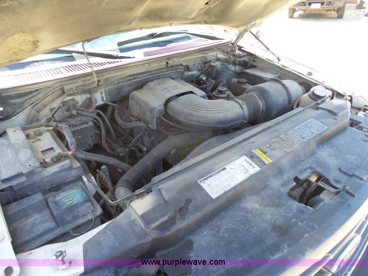 image for item K7916 2005 Ford F150 pickup truck