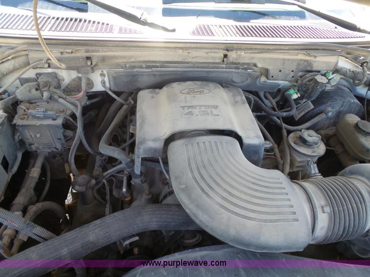 image for item K7916 2005 Ford F150 pickup truck