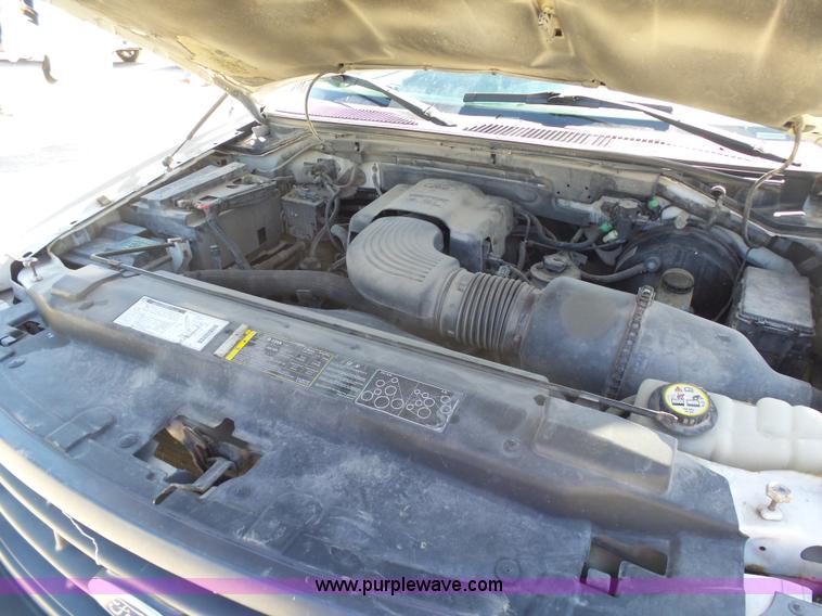 image for item K7916 2005 Ford F150 pickup truck