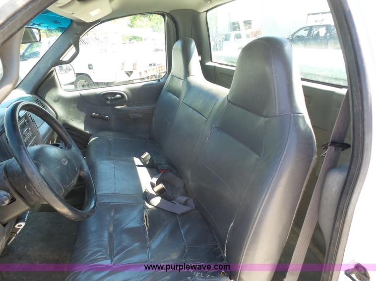 image for item K7916 2005 Ford F150 pickup truck