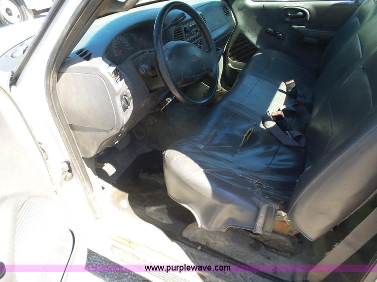 image for item K7916 2005 Ford F150 pickup truck