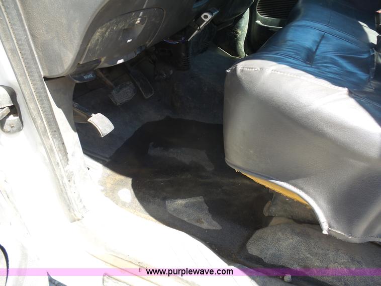 image for item K7916 2005 Ford F150 pickup truck