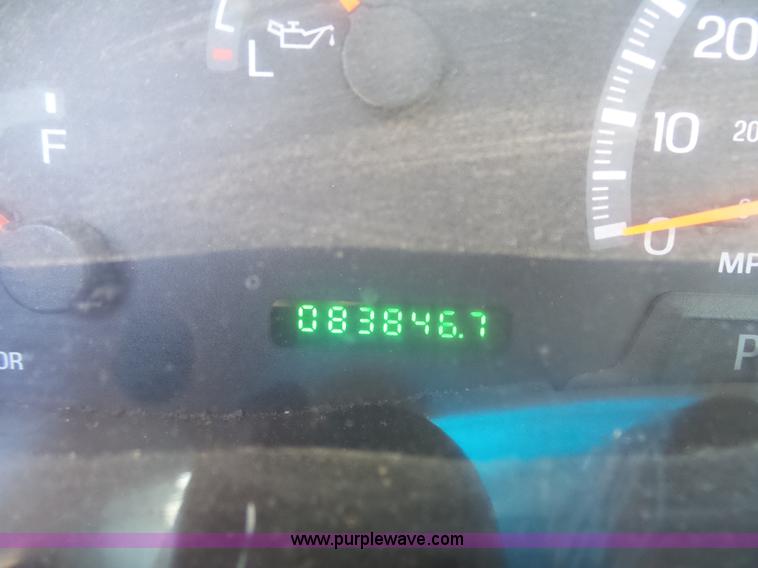 image for item K7916 2005 Ford F150 pickup truck