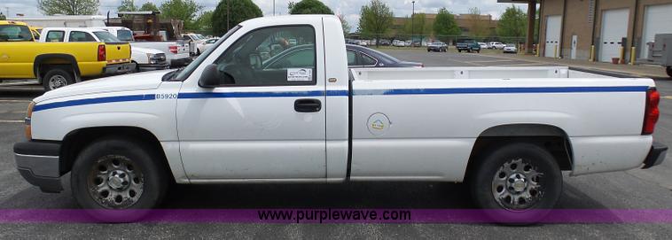 image for item K7946 2005 Chevrolet Silverado 1500 pickup truck
