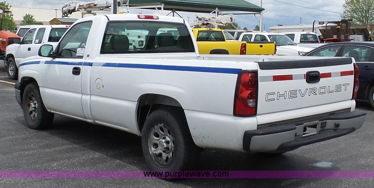 image for item K7946 2005 Chevrolet Silverado 1500 pickup truck