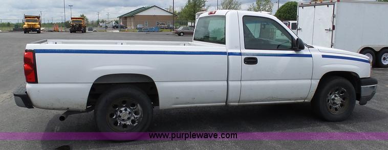 image for item K7946 2005 Chevrolet Silverado 1500 pickup truck