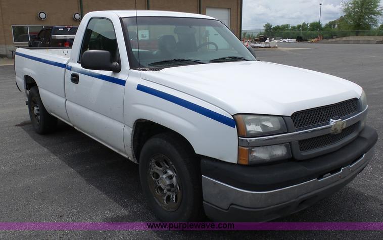 image for item K7946 2005 Chevrolet Silverado 1500 pickup truck