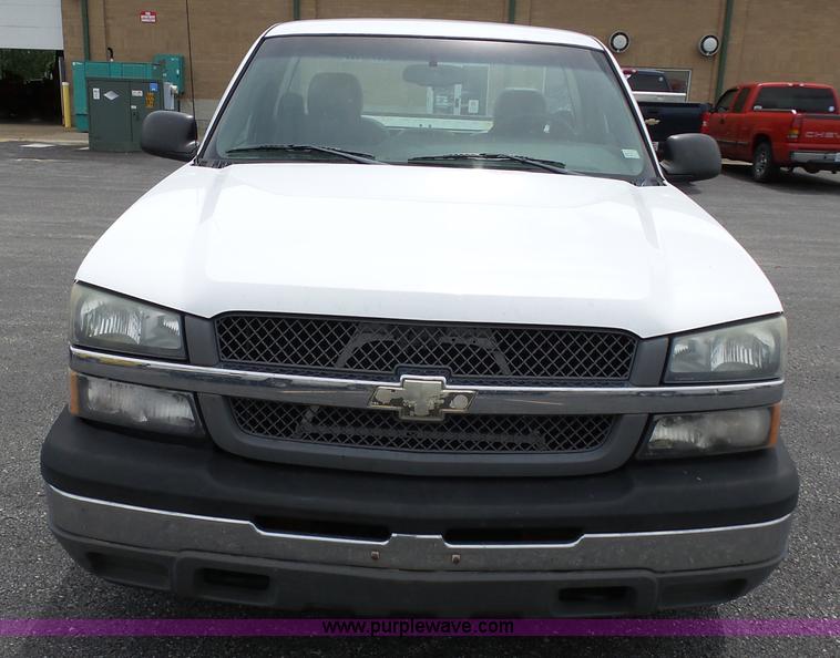 image for item K7946 2005 Chevrolet Silverado 1500 pickup truck