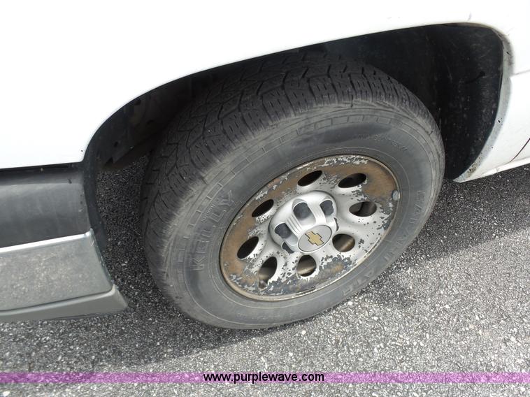 image for item K7946 2005 Chevrolet Silverado 1500 pickup truck