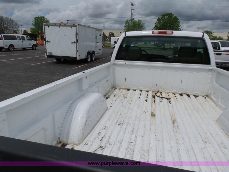 image for item K7946 2005 Chevrolet Silverado 1500 pickup truck