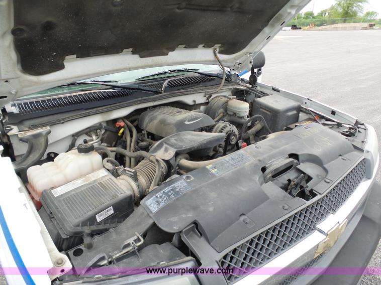 image for item K7946 2005 Chevrolet Silverado 1500 pickup truck