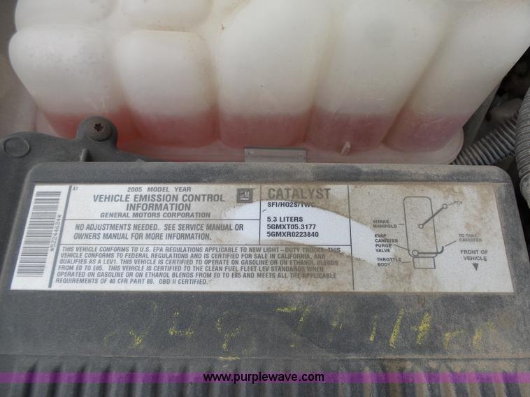 image for item K7946 2005 Chevrolet Silverado 1500 pickup truck