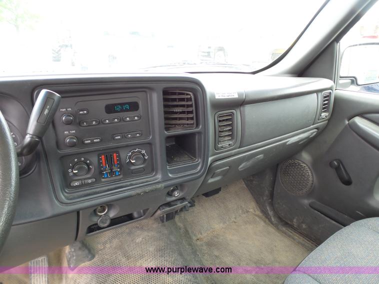 image for item K7946 2005 Chevrolet Silverado 1500 pickup truck