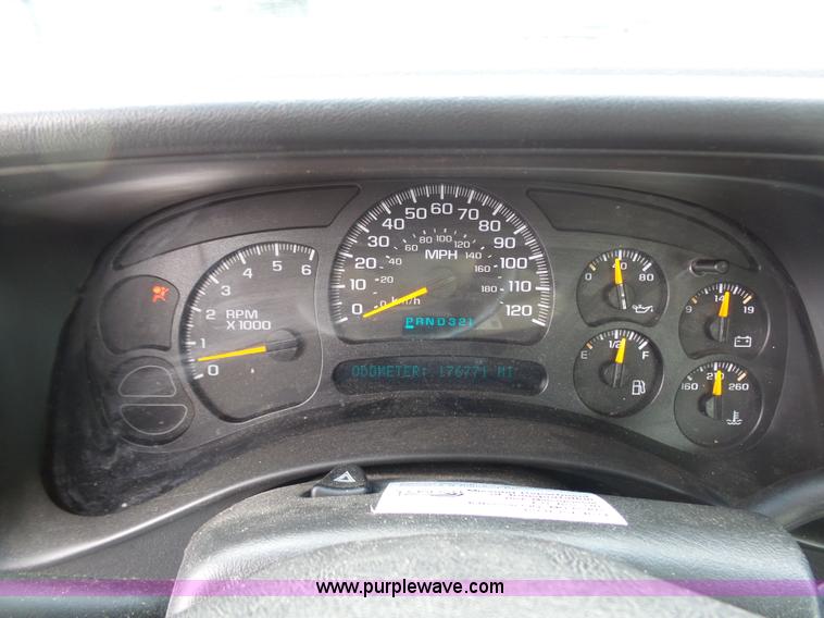 image for item K7946 2005 Chevrolet Silverado 1500 pickup truck