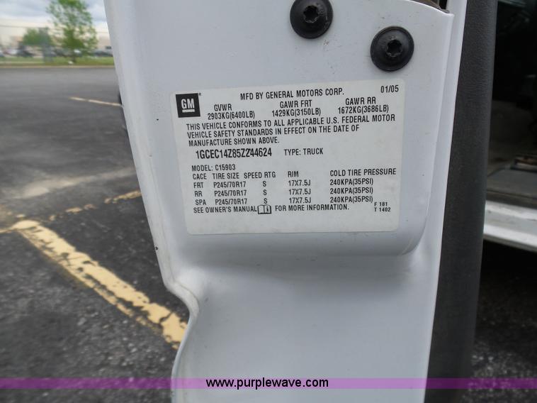 image for item K7946 2005 Chevrolet Silverado 1500 pickup truck