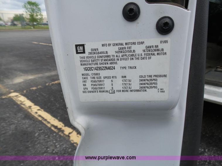 image for item K7946 2005 Chevrolet Silverado 1500 pickup truck