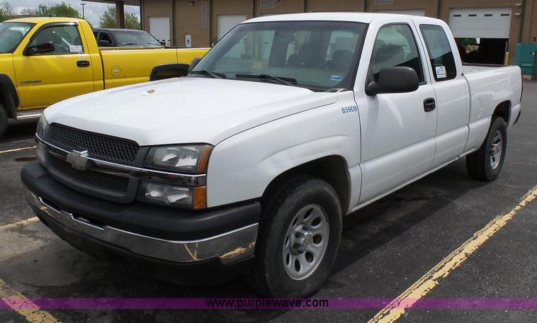 image for item K7948 2005 Chevrolet Silverado 1500 Ext. Cab pickup truck