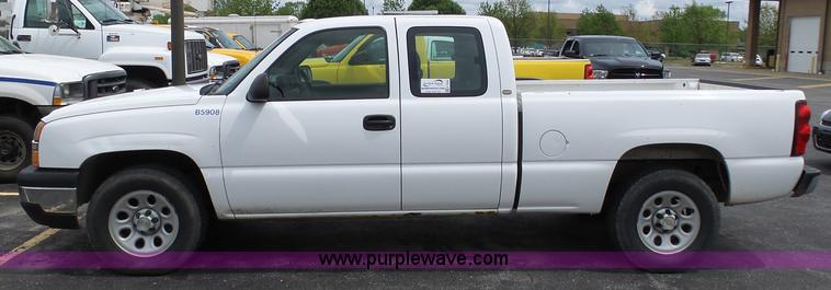 image for item K7948 2005 Chevrolet Silverado 1500 Ext. Cab pickup truck