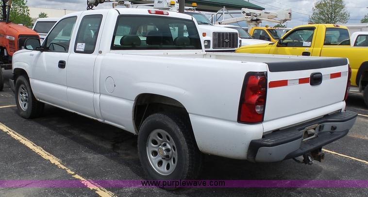 image for item K7948 2005 Chevrolet Silverado 1500 Ext. Cab pickup truck