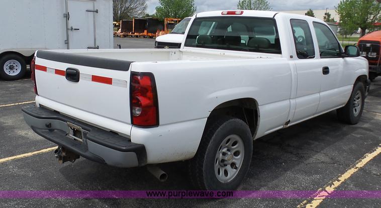 image for item K7948 2005 Chevrolet Silverado 1500 Ext. Cab pickup truck