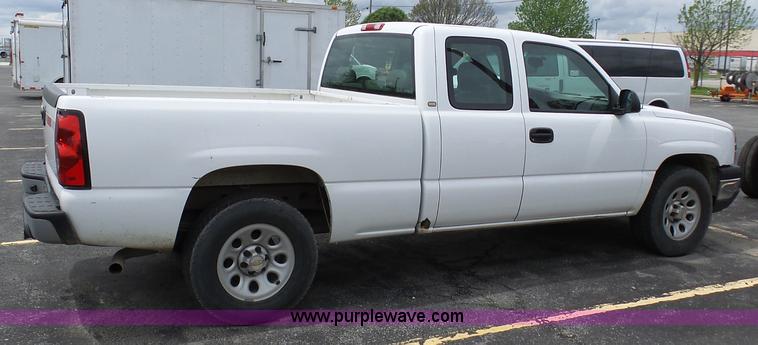 image for item K7948 2005 Chevrolet Silverado 1500 Ext. Cab pickup truck