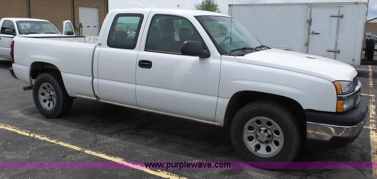 image for item K7948 2005 Chevrolet Silverado 1500 Ext. Cab pickup truck