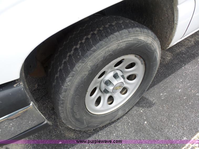 image for item K7948 2005 Chevrolet Silverado 1500 Ext. Cab pickup truck