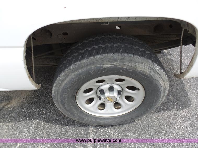 image for item K7948 2005 Chevrolet Silverado 1500 Ext. Cab pickup truck