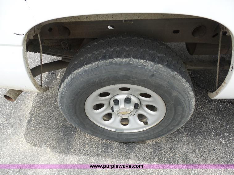 image for item K7948 2005 Chevrolet Silverado 1500 Ext. Cab pickup truck