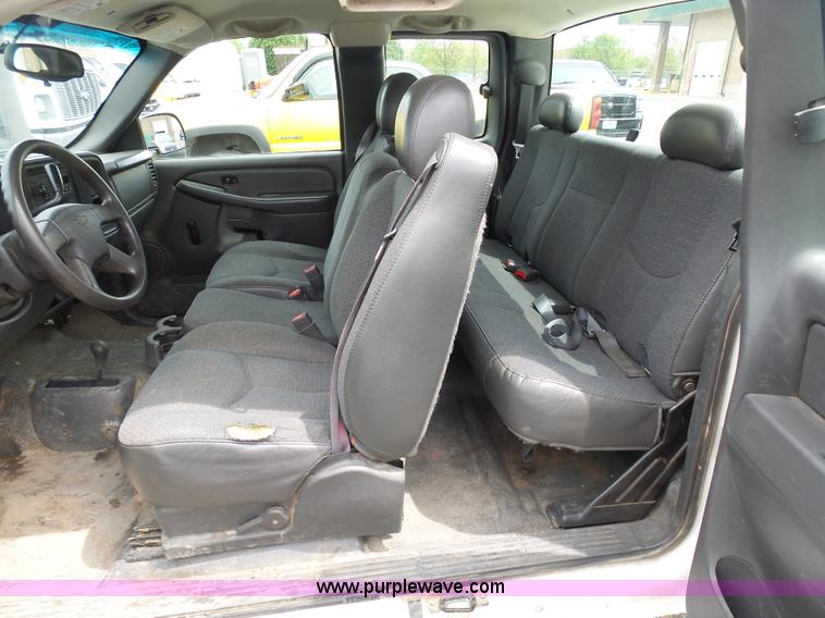 image for item K7948 2005 Chevrolet Silverado 1500 Ext. Cab pickup truck