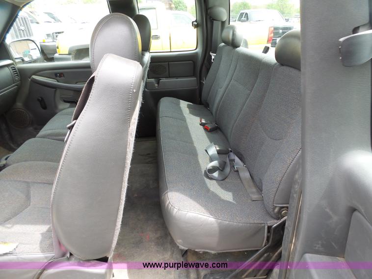 image for item K7948 2005 Chevrolet Silverado 1500 Ext. Cab pickup truck