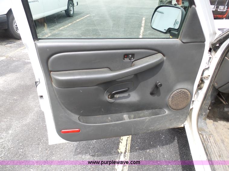 image for item K7948 2005 Chevrolet Silverado 1500 Ext. Cab pickup truck