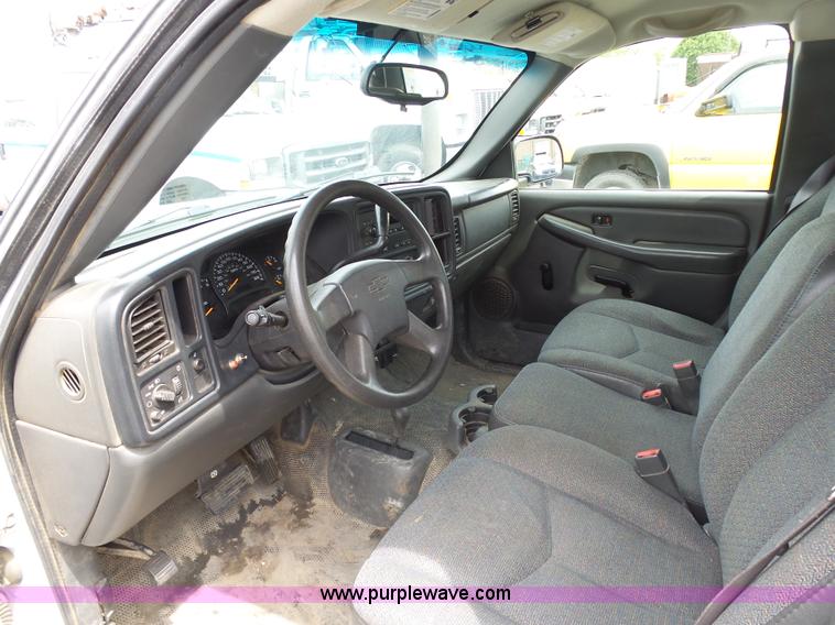 image for item K7948 2005 Chevrolet Silverado 1500 Ext. Cab pickup truck