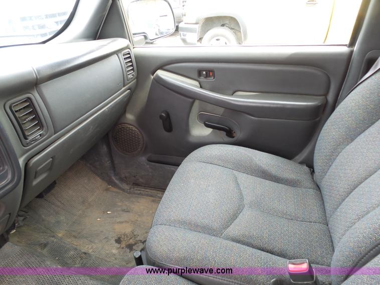 image for item K7948 2005 Chevrolet Silverado 1500 Ext. Cab pickup truck