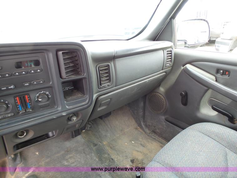 image for item K7948 2005 Chevrolet Silverado 1500 Ext. Cab pickup truck