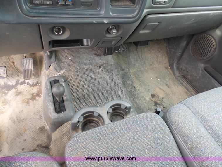 image for item K7948 2005 Chevrolet Silverado 1500 Ext. Cab pickup truck