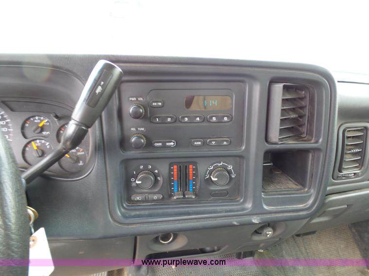 image for item K7948 2005 Chevrolet Silverado 1500 Ext. Cab pickup truck