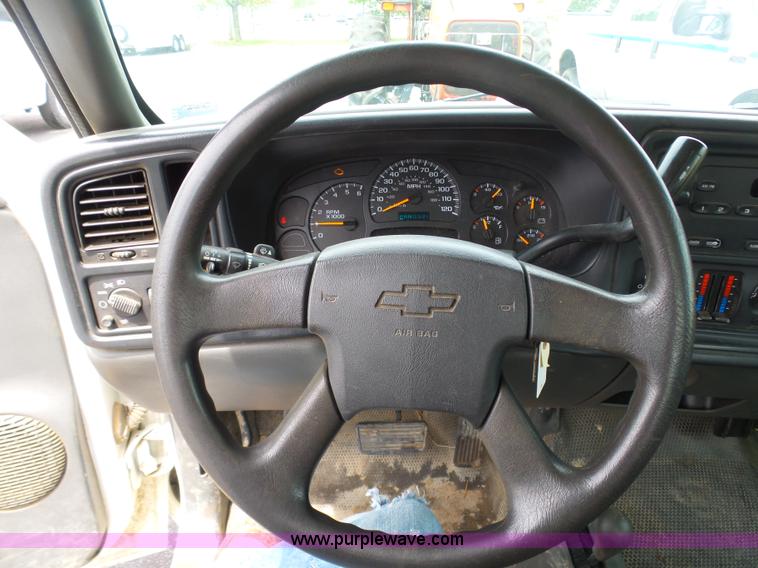 image for item K7948 2005 Chevrolet Silverado 1500 Ext. Cab pickup truck