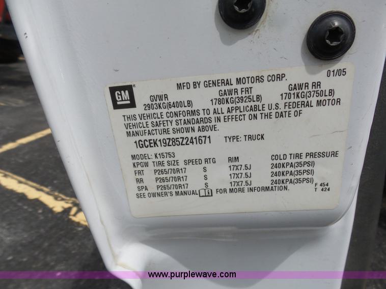 image for item K7948 2005 Chevrolet Silverado 1500 Ext. Cab pickup truck