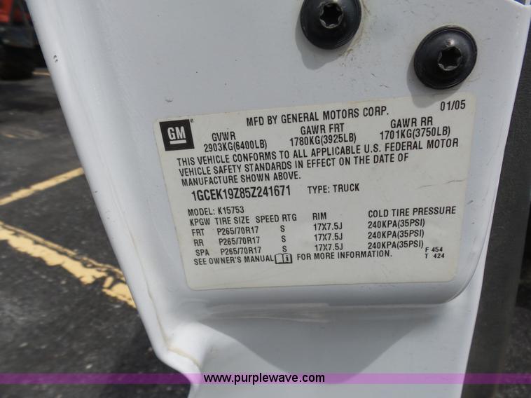 image for item K7948 2005 Chevrolet Silverado 1500 Ext. Cab pickup truck