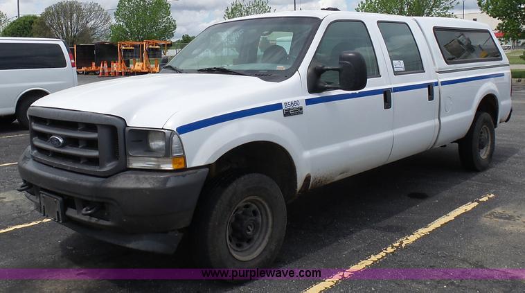 image for item K7951 2003 Ford F250 Crew Cab pickup truck