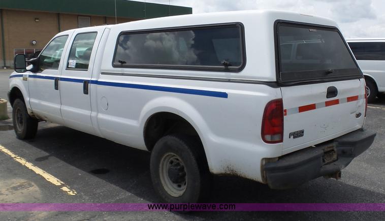 image for item K7951 2003 Ford F250 Crew Cab pickup truck