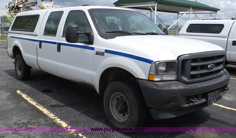 image for item K7951 2003 Ford F250 Crew Cab pickup truck