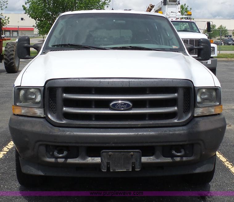 image for item K7951 2003 Ford F250 Crew Cab pickup truck