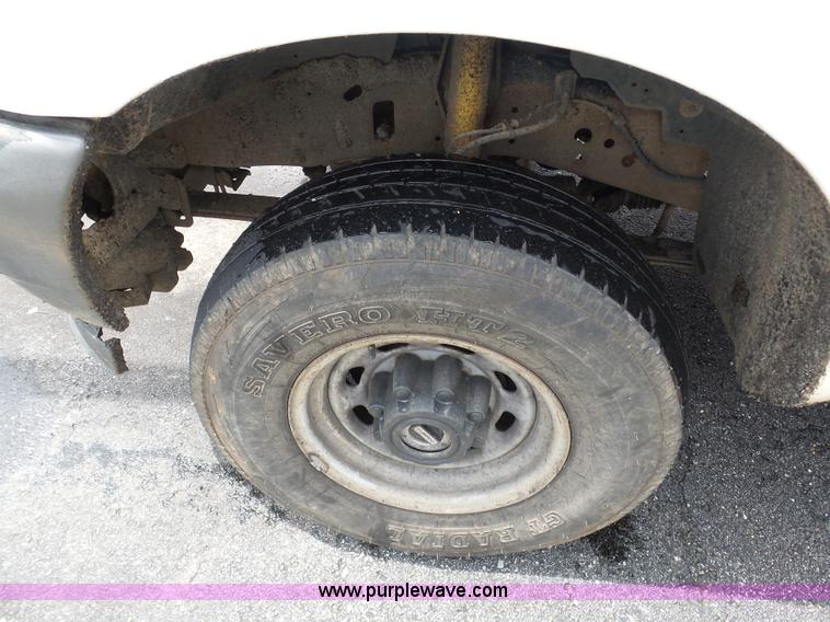 image for item K7951 2003 Ford F250 Crew Cab pickup truck