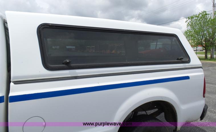 image for item K7951 2003 Ford F250 Crew Cab pickup truck