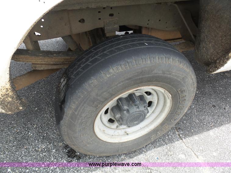 image for item K7951 2003 Ford F250 Crew Cab pickup truck