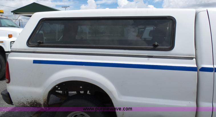 image for item K7951 2003 Ford F250 Crew Cab pickup truck