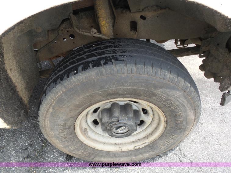 image for item K7951 2003 Ford F250 Crew Cab pickup truck