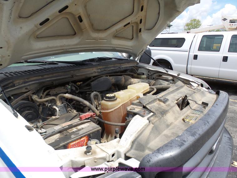 image for item K7951 2003 Ford F250 Crew Cab pickup truck